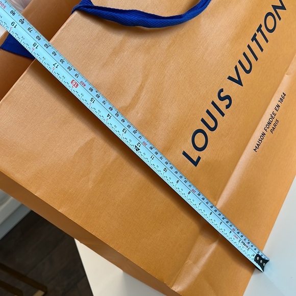 HUGE LOUIS VUITTON PAPER SHOPPING BAG - Picture 5 of 17